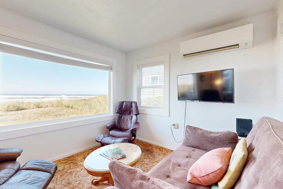 Breakers Cottage House in Rockaway Beach
