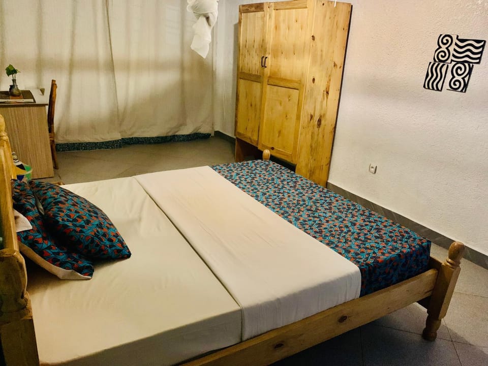 Photo of the whole room, Bedroom