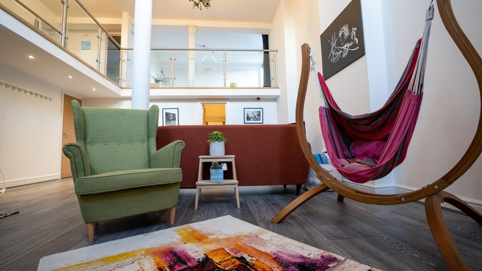 Stunning Mezzanine Apartment Near City Centre Apartment in Cardiff