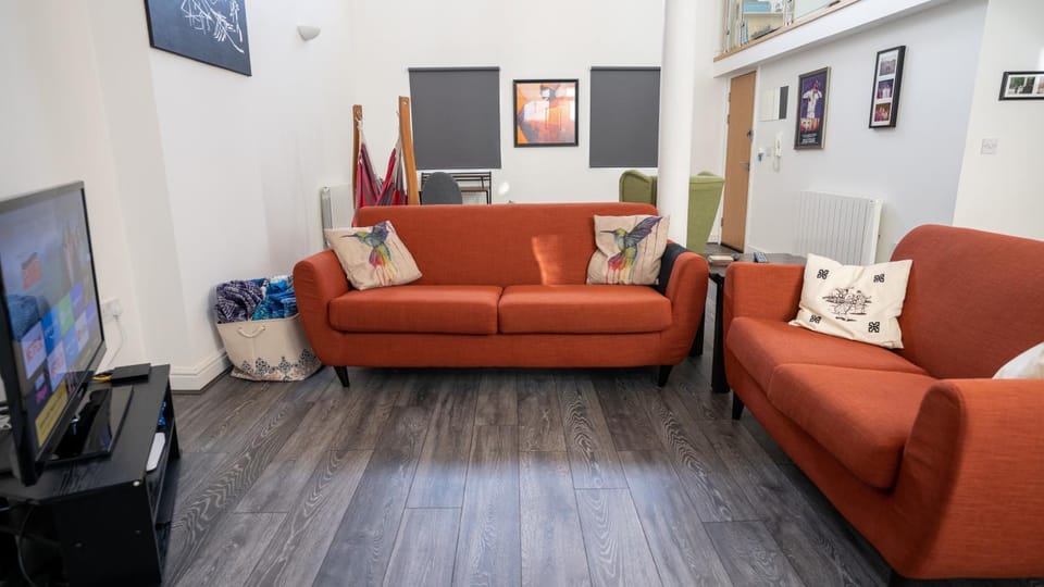 Stunning Mezzanine Apartment Near City Centre Apartment in Cardiff