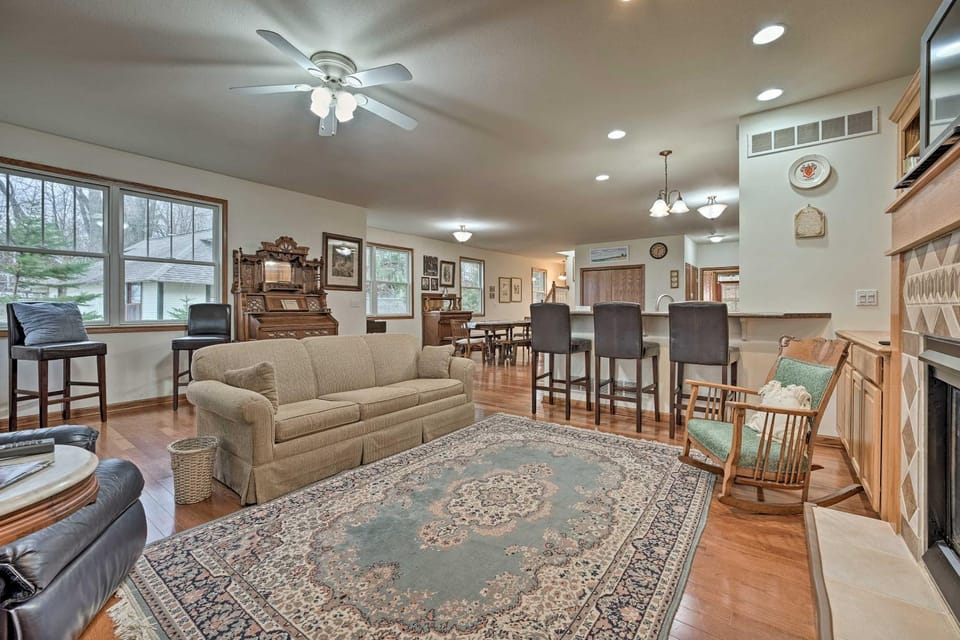 Lake Michigan Waterfront Home: 1 Mile to Downtown! House in Douglas