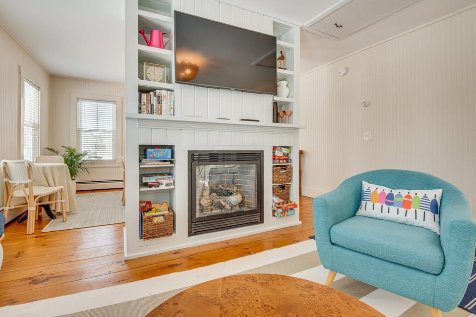 < 1 Mi to Beach! Kennebunk Cottage w/ Yard House in Kennebunkport