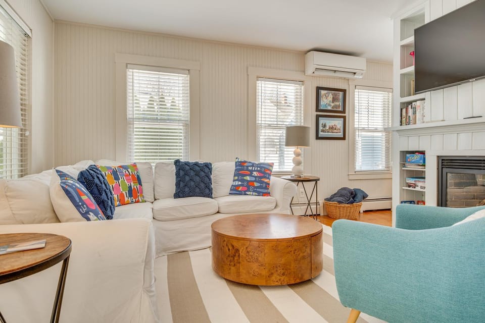 < 1 Mi to Beach! Kennebunk Cottage w/ Yard House in Kennebunkport