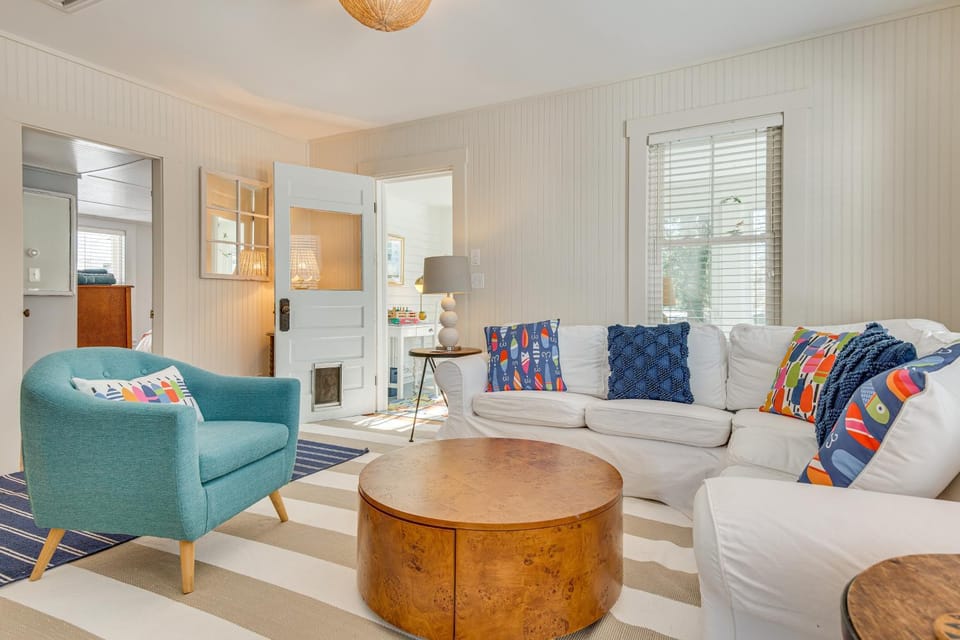 < 1 Mi to Beach! Kennebunk Cottage w/ Yard House in Kennebunkport