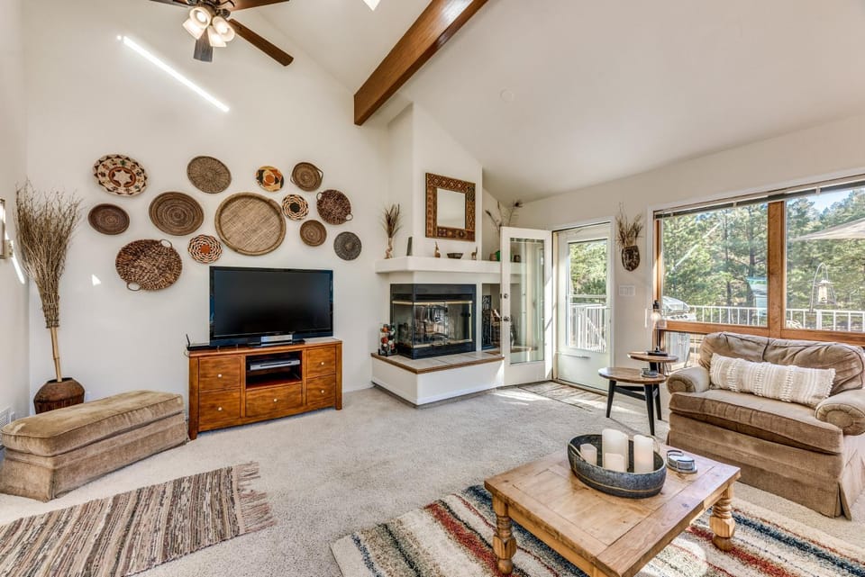 Bright Townhome - 1 Mile to Downtown Cloudcroft House in Cloudcroft