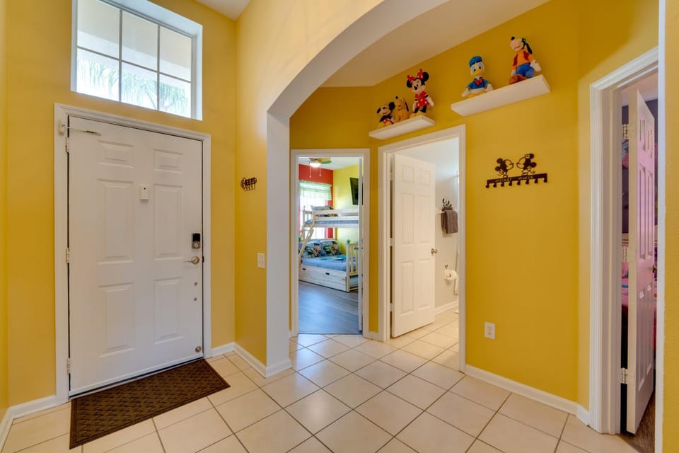 Pool, Themed Rooms & Arcade: Disney Escape House in Four Corners