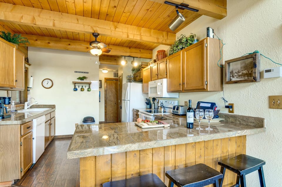 Rustic Pagosa Lakes Cabin w/ Deck & Grill! Cabin in Colorado