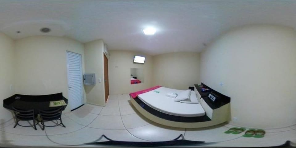 Bed, TV and multimedia, Photo of the whole room, Bedroom, towels