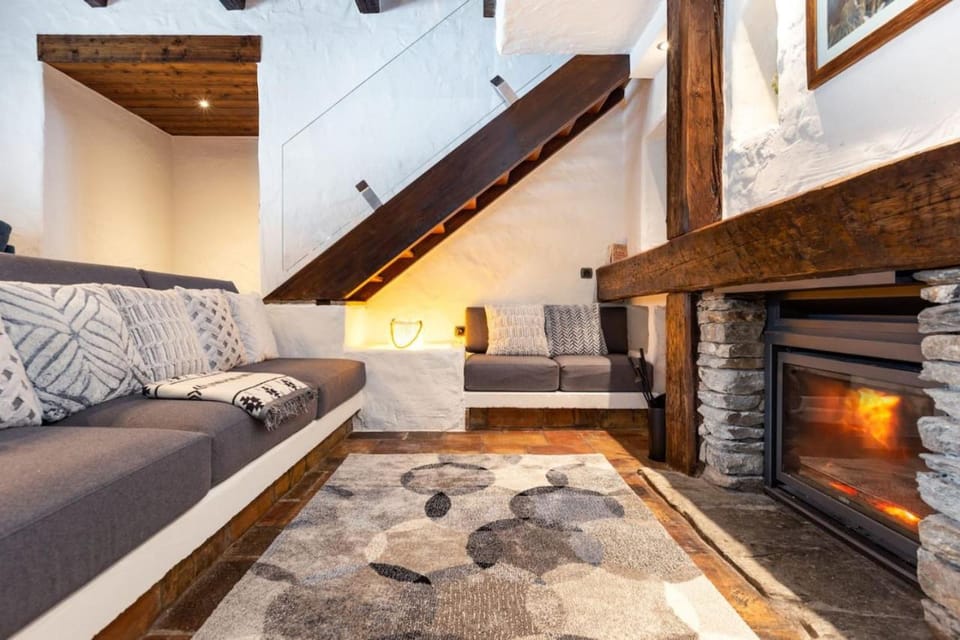 Chalet Les Praz - 280sqm - Sauna Cinema Fitness - 5 Bedrooms in Heart of Les Praz - By Cozee Rentals Chalet in Chamonix