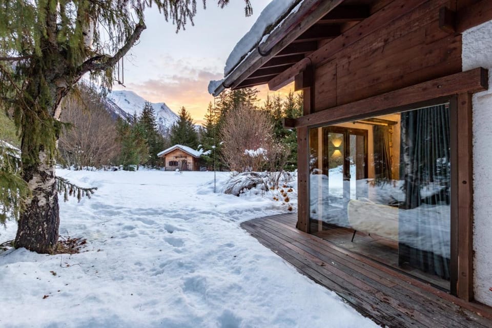 Chalet Les Praz - 280sqm - Sauna Cinema Fitness - 5 Bedrooms in Heart of Les Praz - By Cozee Rentals Chalet in Chamonix