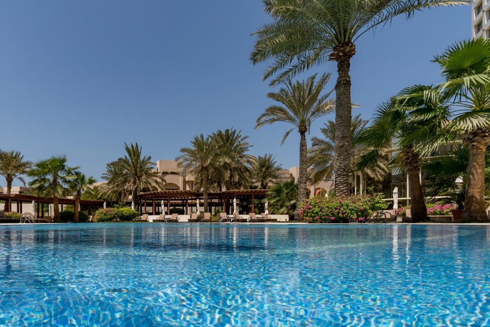 Day, Swimming pool, sunbed