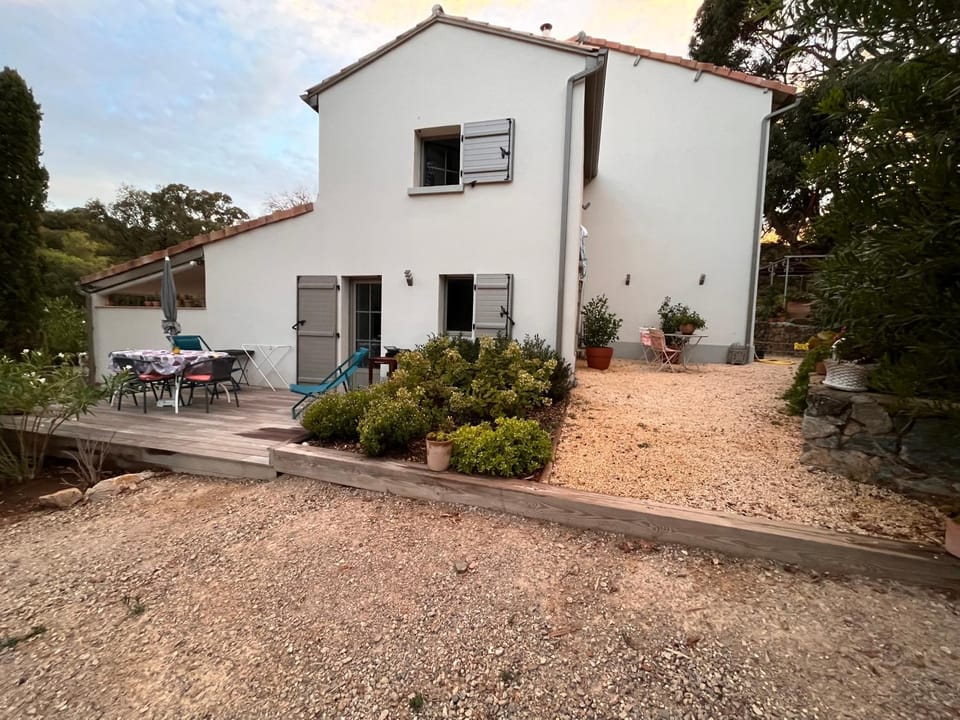 Appartement à cavalaire dans un domaine privé au rez-de-jardin Apartment in Cavalaire-sur-Mer