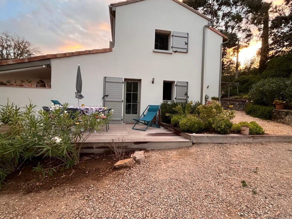 Appartement à cavalaire dans un domaine privé au rez-de-jardin Apartment in Cavalaire-sur-Mer
