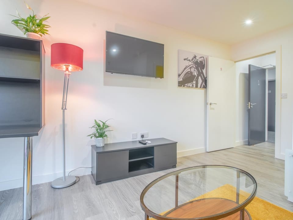 Modern Studio Apartments Sheffield City Centre - Netflix, WiFi, Digital TV Apartment in Sheffield