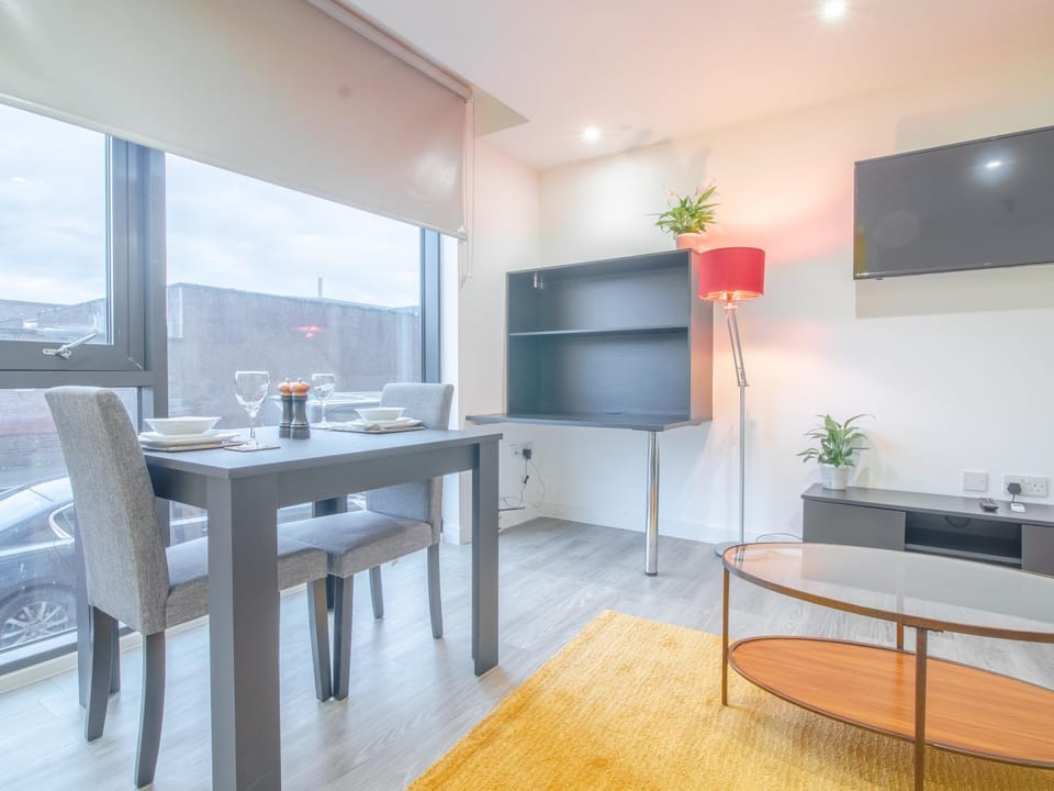 Modern Studio Apartments Sheffield City Centre - Netflix, WiFi, Digital TV Apartment in Sheffield