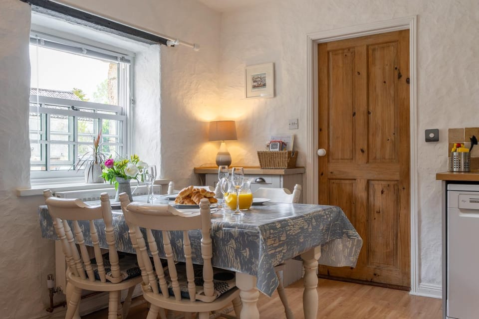 Finest Retreats - Swallow Cottage House in England