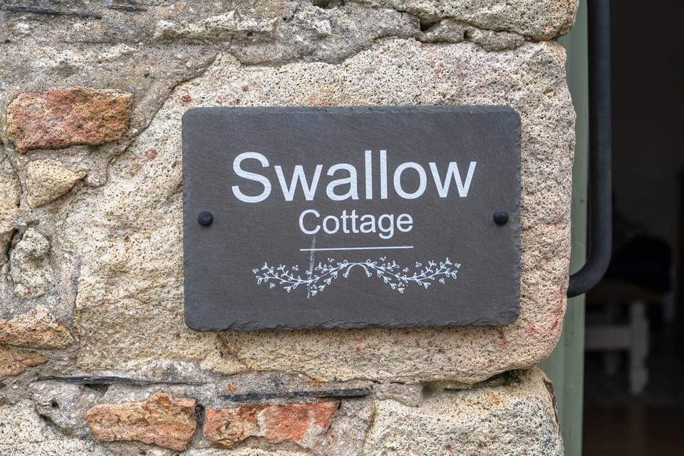 Finest Retreats - Swallow Cottage House in England