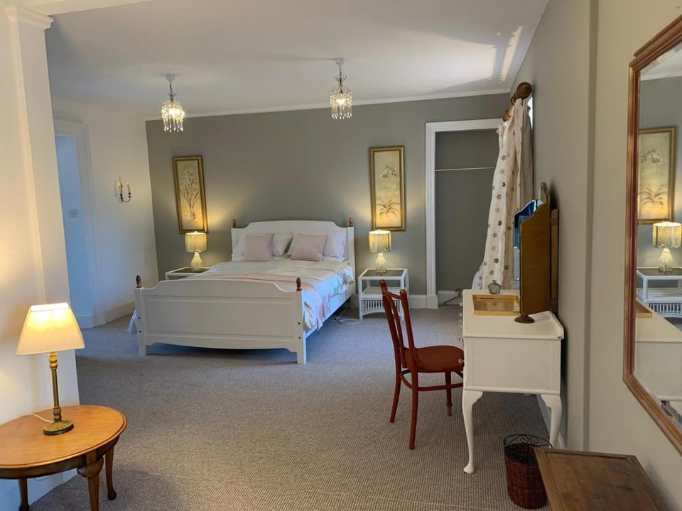 Hill House - Mews Town House, in a quiet private close, in the City Centre of Inverness. House in Inverness