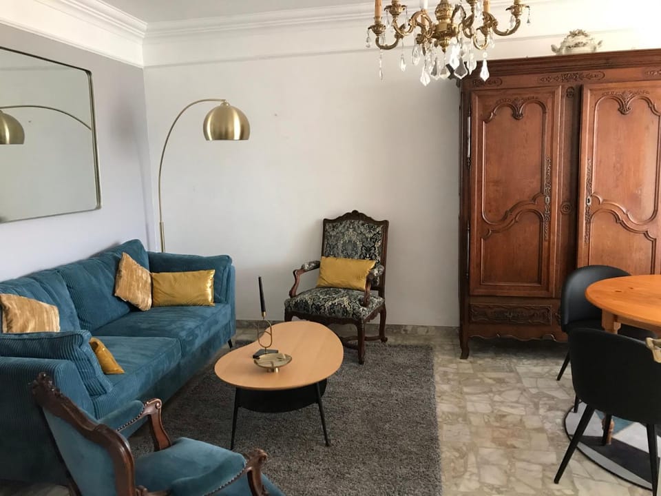 Lounge or bar