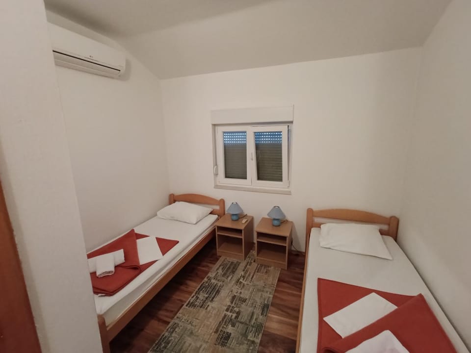 Bed, Photo of the whole room, Bedroom, towels, air conditioner