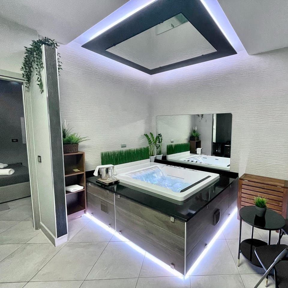 Hot Tub, Hot Tub, Decorative detail, Decorative detail