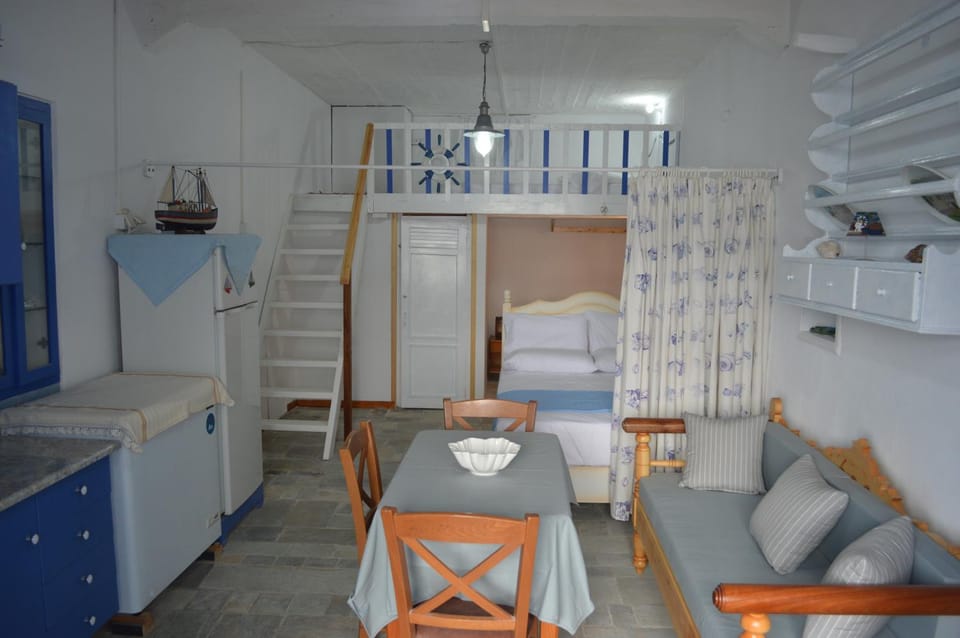 Bed, View (from property/room), View (from property/room), Living room, Seating area, Dining area, Sea view, Sea view
