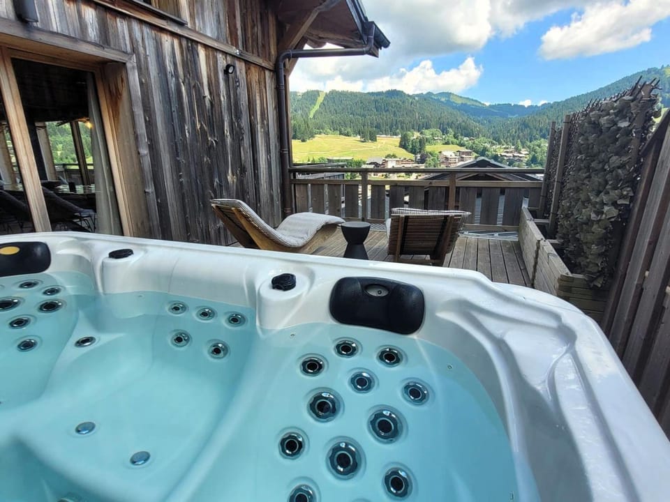 Chalet 5* aux Gets: Luxe, jacuzzi, sauna, chiens admis - FR-1-598-19 Chalet in Les Gets