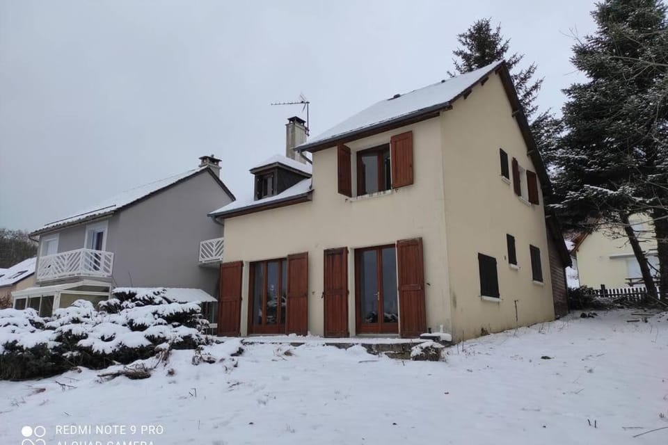 Fraîcheur , forêt d'Aubrac , au coeur de la nature House in Auvergne-Rhône-Alpes