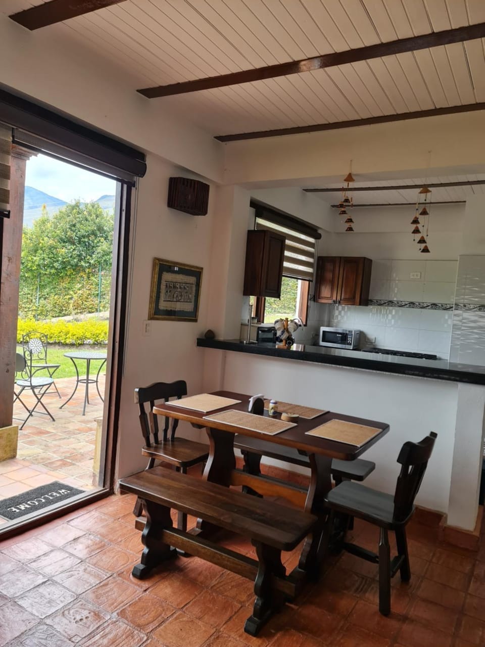 Kitchen or kitchenette, Dining area
