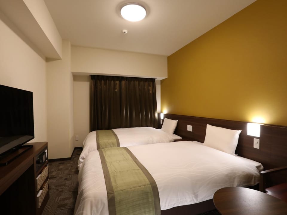Bed, TV and multimedia, Bedroom