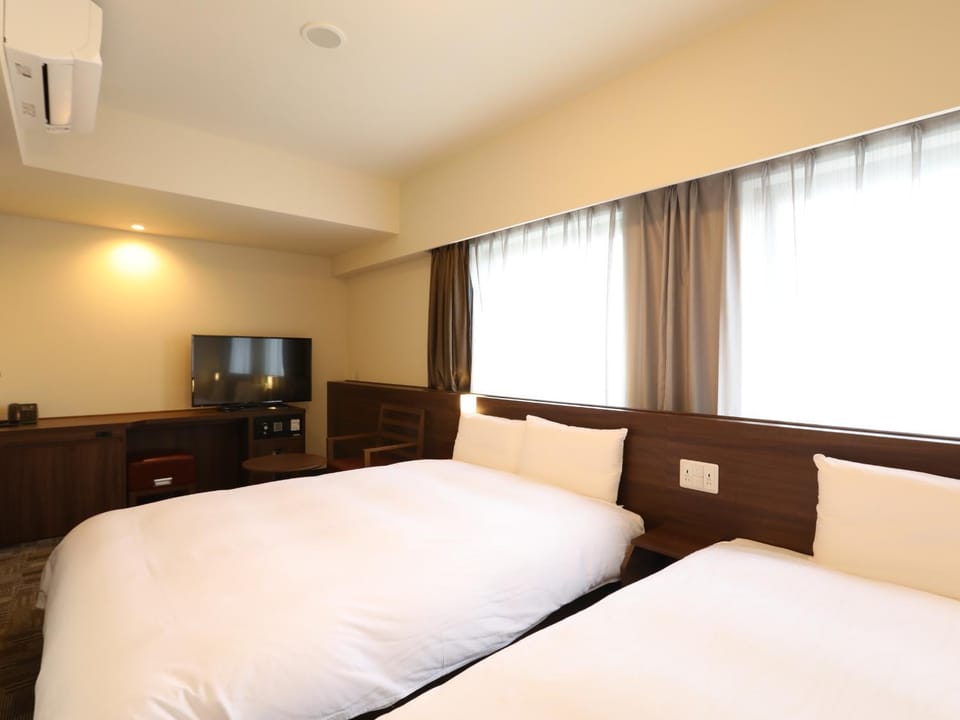 Bed, Photo of the whole room, Bedroom, air conditioner
