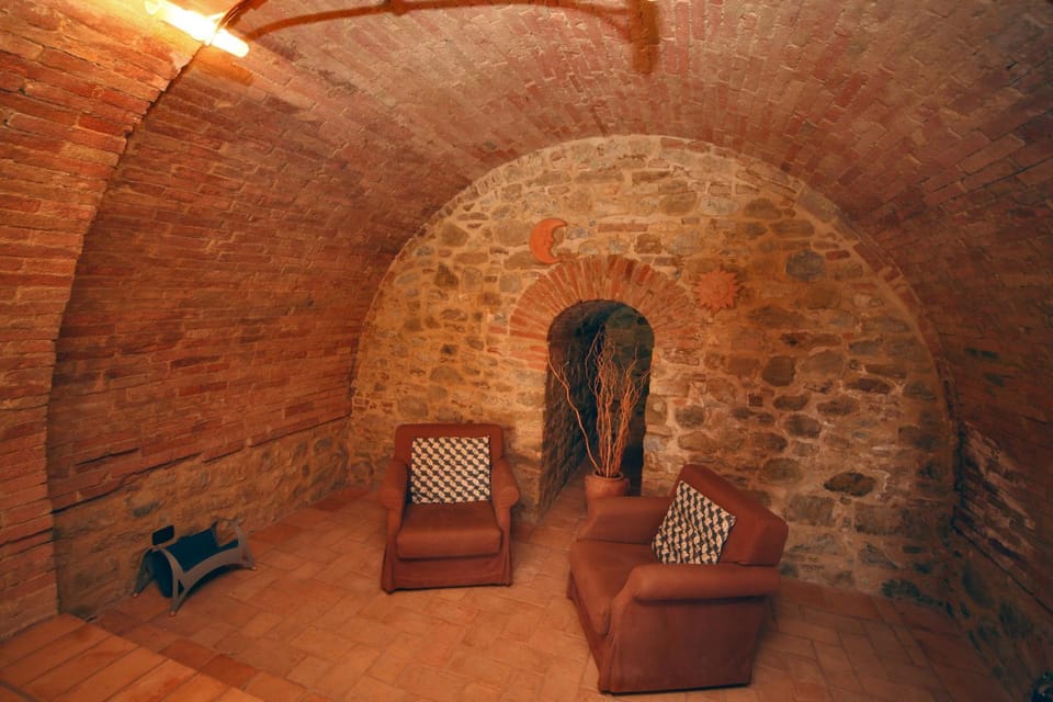Photo of the whole room, Seating area