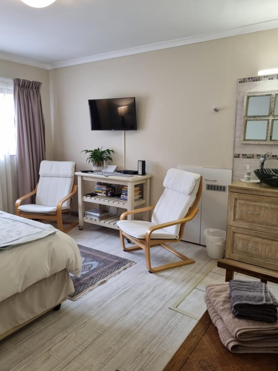 Photo of the whole room