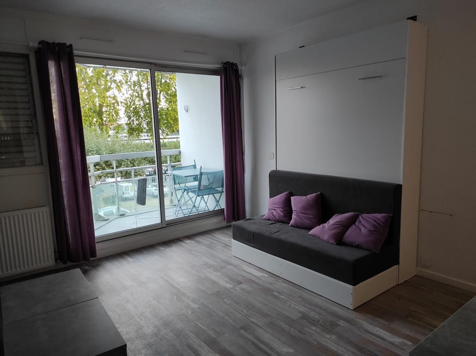 Living room, Photo of the whole room