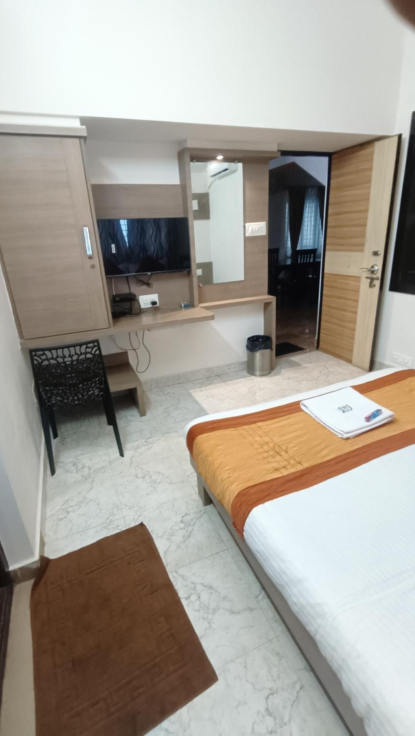 Bed, TV and multimedia, Photo of the whole room, Bedroom, wardrobe