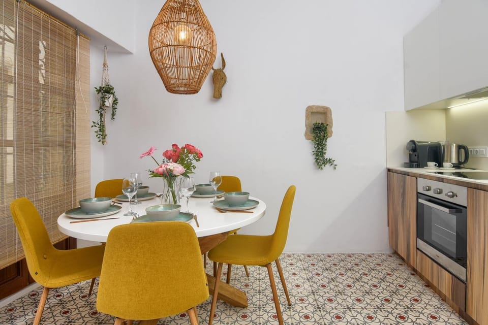 Dining area, kitchen