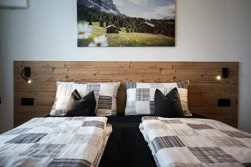 Spring, Bed, Winter, Summer, Autumn, Family