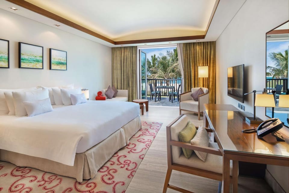 Bed, TV and multimedia, Photo of the whole room, Seating area, Bedroom
