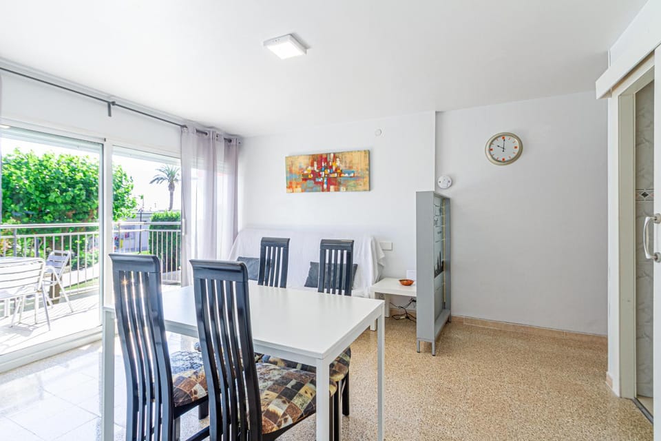 Residencial Costamar next Bcn, 50m beach with swimming pool Apartment in Maresme