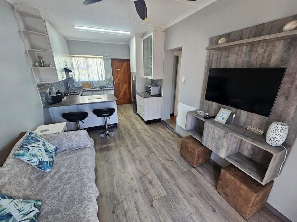 TV and multimedia, Kitchen or kitchenette, Seating area, Dining area, fireplace, internet