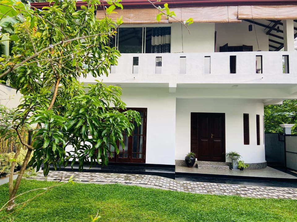 Sun White Villa Bed and Breakfast in Hikkaduwa