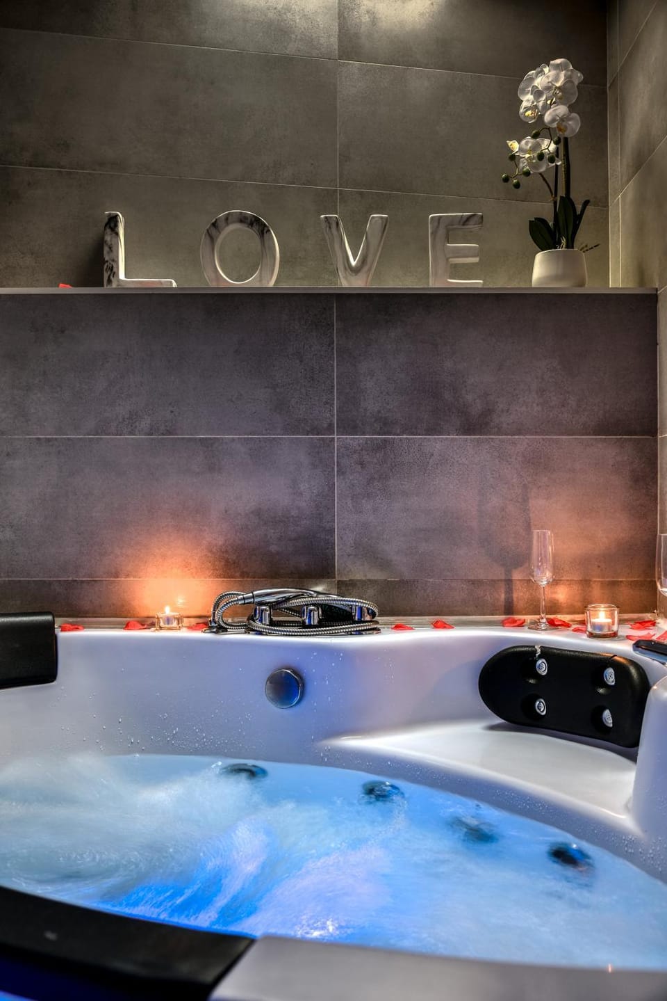 Hot Tub, Bathroom