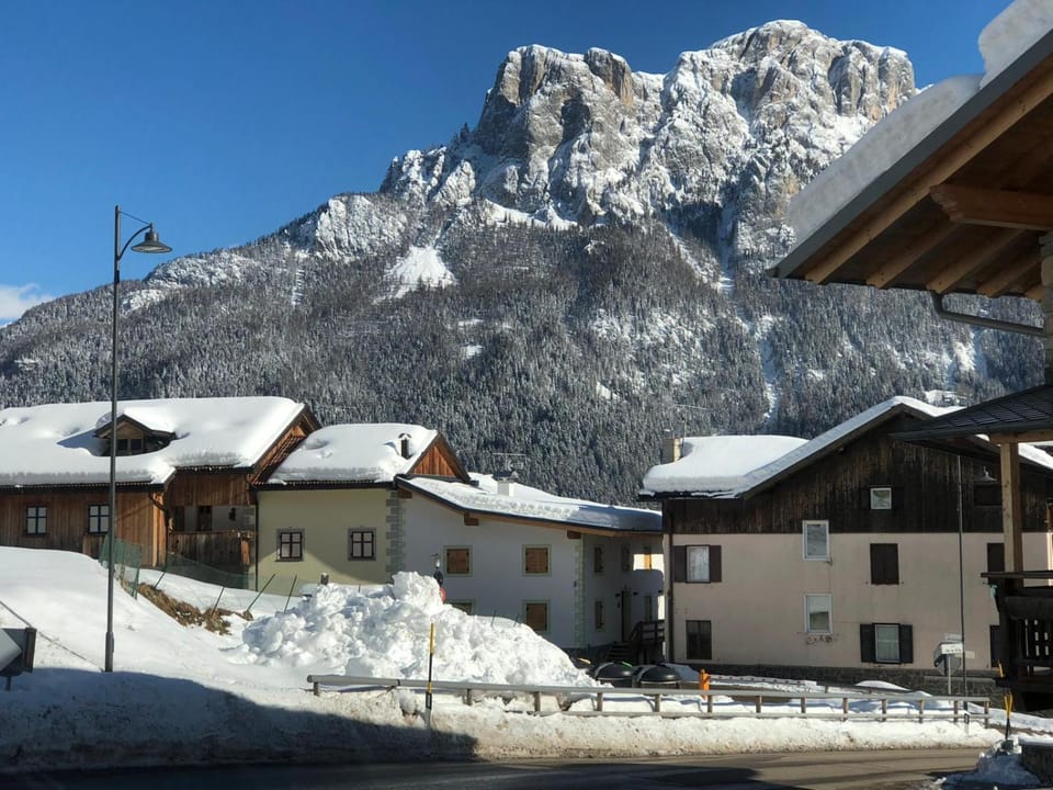 Property building, Neighbourhood, Winter