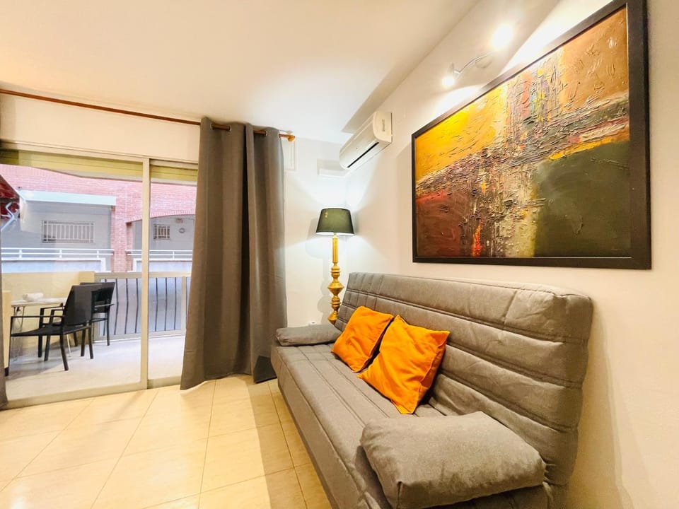 Renovado apartamento en zona residencial a pasos del mar Apartment in Salou