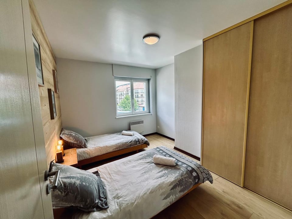 Photo of the whole room, Bedroom, concierge, storage