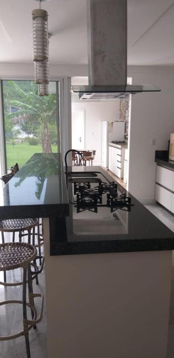 Casa com Piscina e Hidromassagem Montoski House in Porto Belo