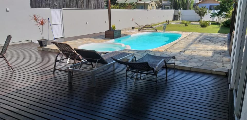 Casa com Piscina e Hidromassagem Montoski House in Porto Belo