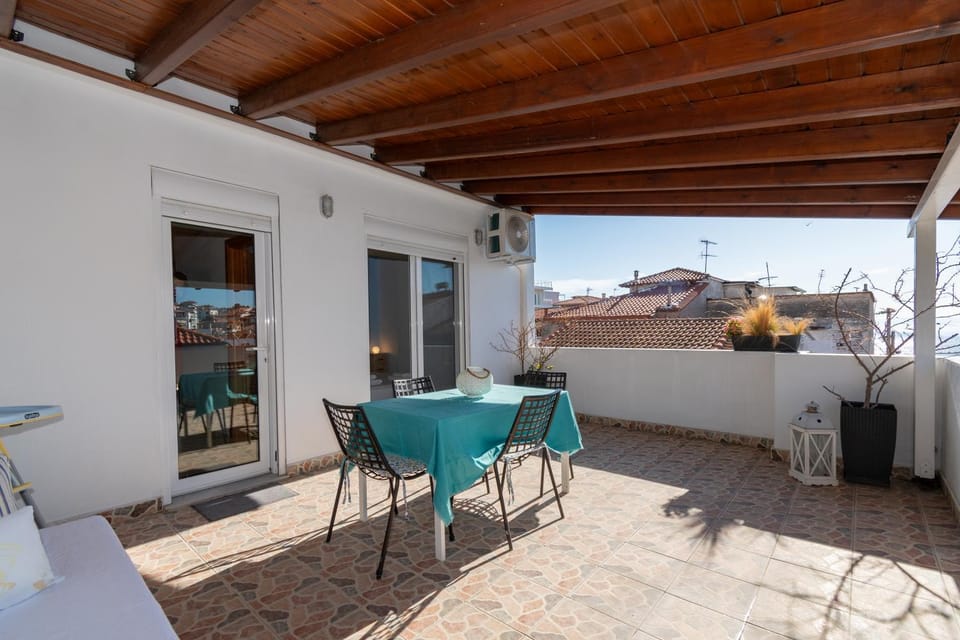 Property building, Patio, Day, View (from property/room), Balcony/Terrace, Dining area, Sea view