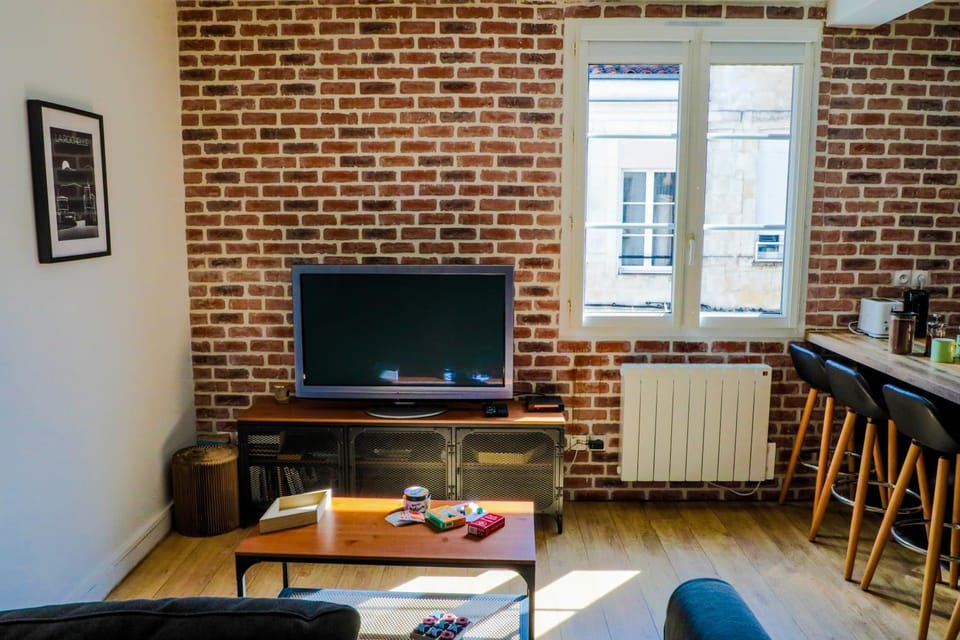 TV and multimedia, Living room, Seating area, Dining area, internet