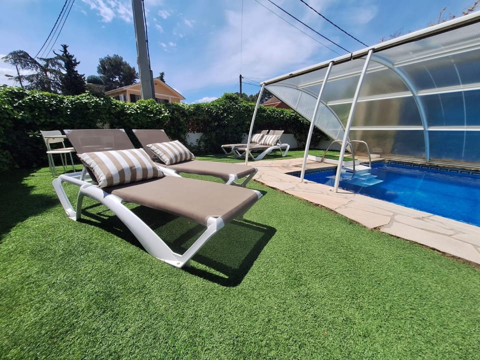 Day, Garden, Pool view, Swimming pool, sunbed